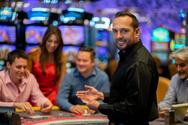 Live Bandar Poker dealer streaming on mobile phone